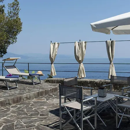 Peninsula Villa *