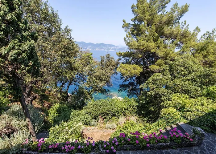 Peninsula Vila